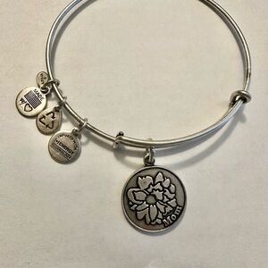Alex and Ani Mom Charm Bangle Bracelet 💖 Love & Family Adjustable